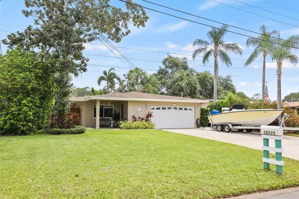 10325 BLOSSOM LAKE DR, Seminole, FL 33772