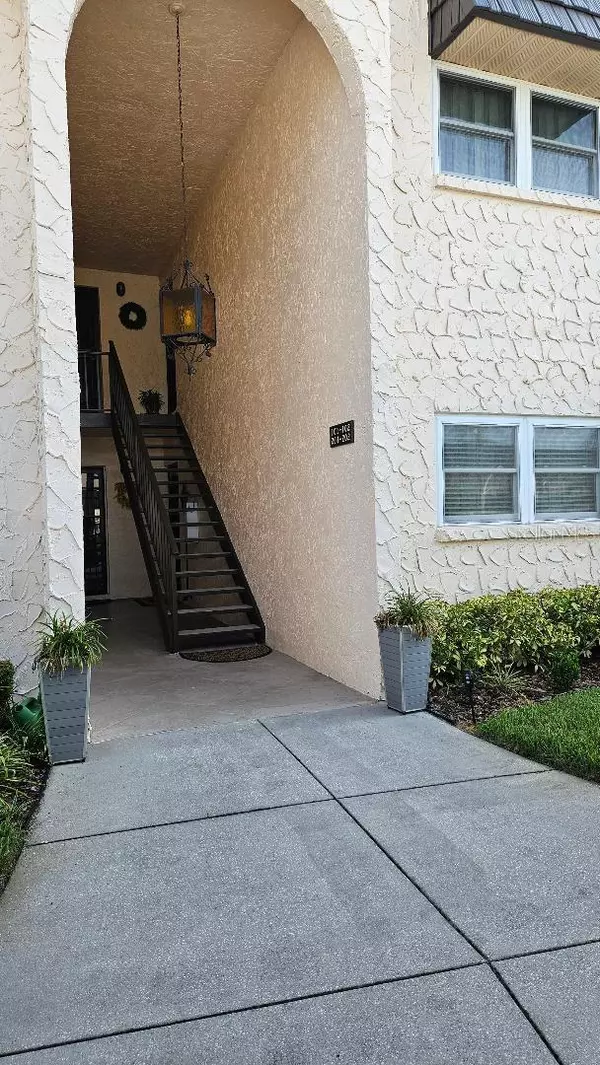 Seminole, FL 33777,102 ELMWOOD CIR #102