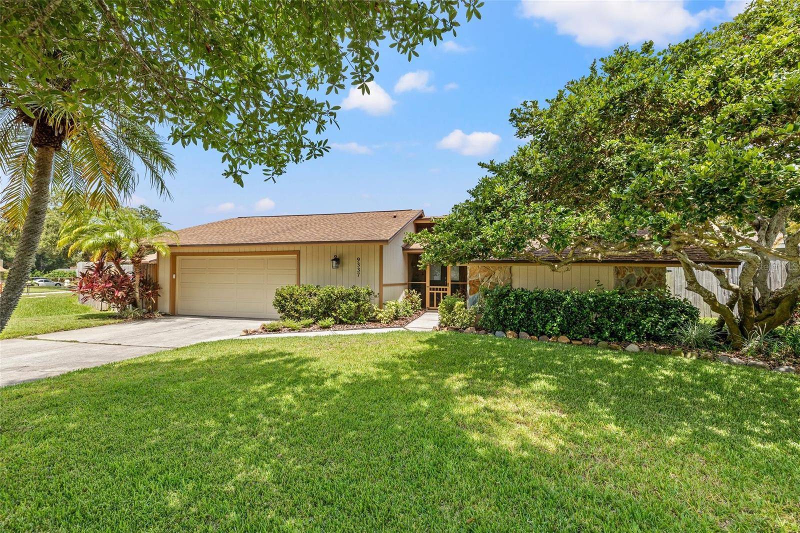 9337 RUSTIC PINES BLVD E, Seminole, FL 33776