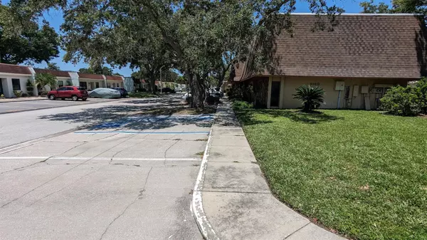 Seminole, FL 33776,9180 OAKHURST RD #3