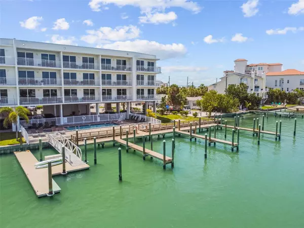 10091 GULF BLVD #202E, Treasure Island, FL 33706