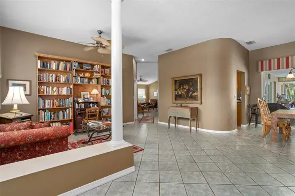 Tarpon Springs, FL 34688,850 CRESTRIDGE CIR