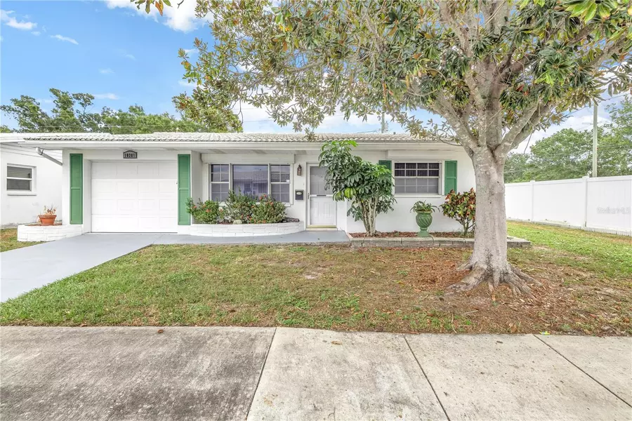 10201 LARCHMONT PL N #13, Pinellas Park, FL 33782