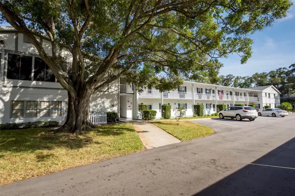 Dunedin, FL 34698,600 GLENNES LN #210