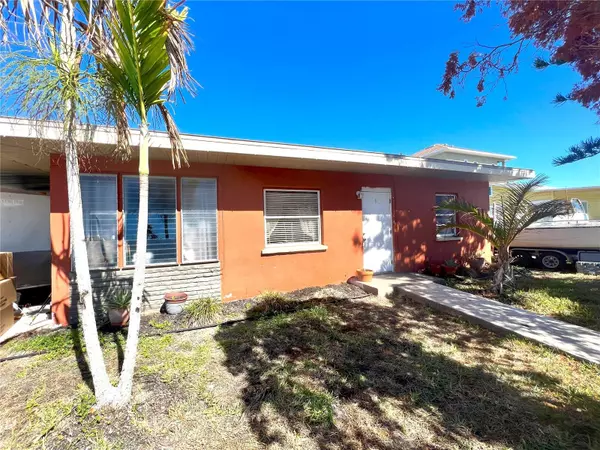 18015 2ND ST E, Redington Shores, FL 33708