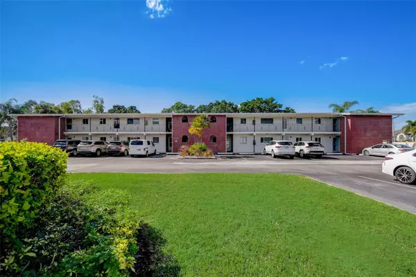 4560 OVERLOOK DR NE #164, St Petersburg, FL 33703