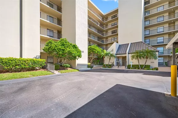 Clearwater, FL 33760,3400 COVE CAY DR #5B