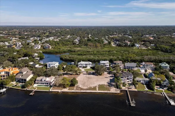 Crystal Beach, FL 34681,621 MAYO ST