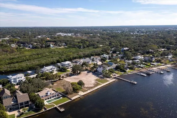 Crystal Beach, FL 34681,621 MAYO ST