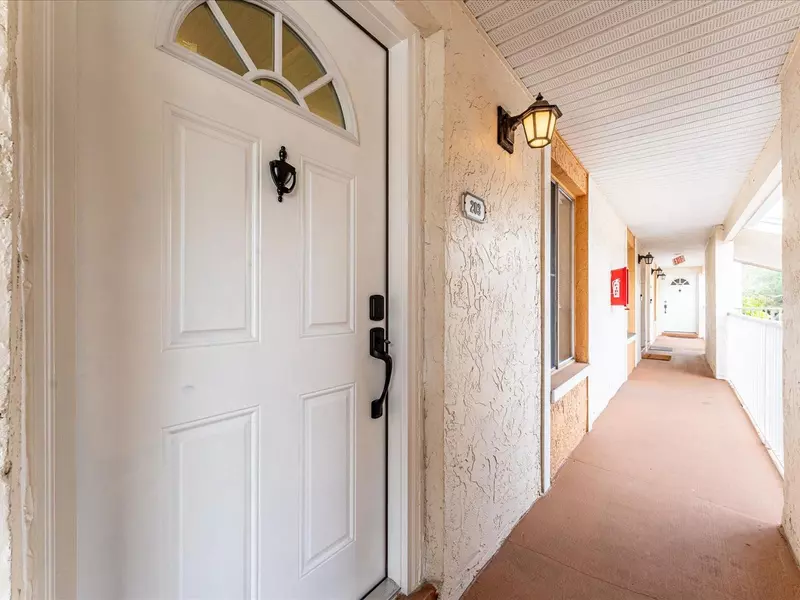 654 100TH AVE N #203, St Petersburg, FL 33702