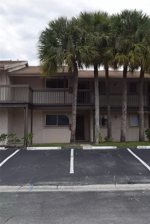 6332 NEWTOWN CIR #32B2, Tampa, FL 33615