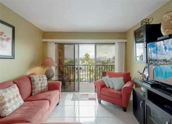 Clearwater Beach, FL 33767,51 ISLAND WAY #405