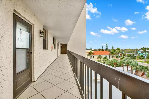 Madeira Beach, FL 33708,15462 GULF BLVD #406