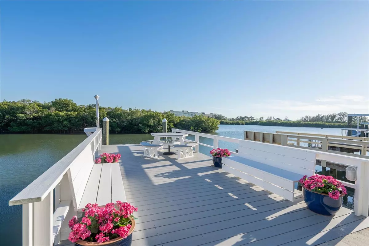 St Petersburg, FL 33708,260 BOCA CIEGA POINT BLVD S