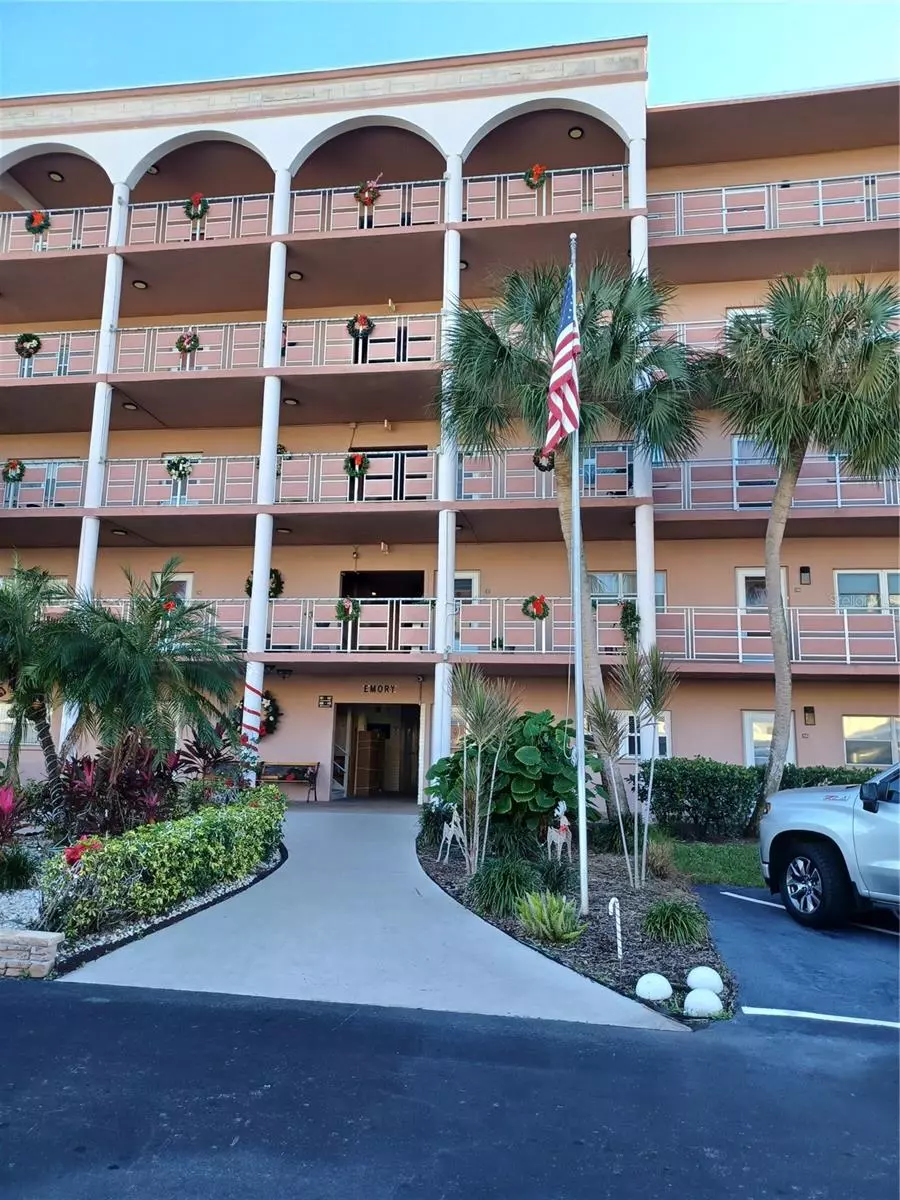 St Petersburg, FL 33709,5521 80TH ST N #207