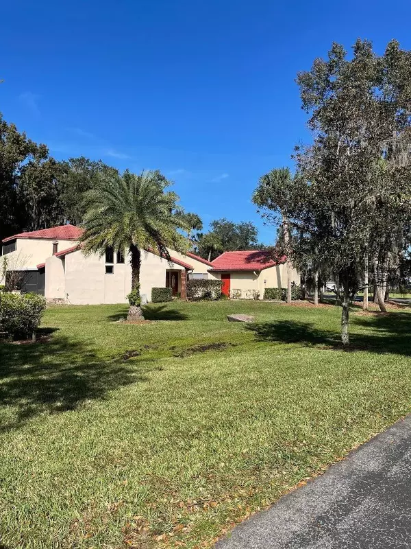604 WATERWOOD DR, Yalaha, FL 34797