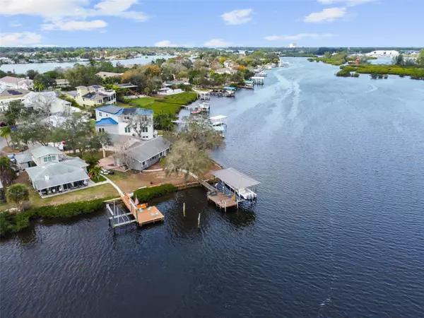 Tarpon Springs, FL 34689,424 DORIC CT