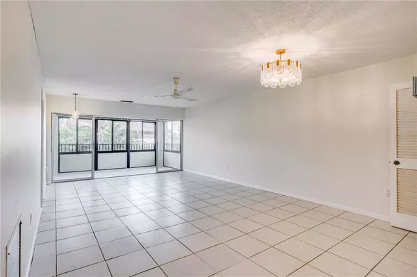 Largo, FL 33774,10350 IMPERIAL POINT DR W #21