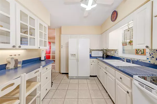 Largo, FL 33770,250 ROSERY RD NW #324