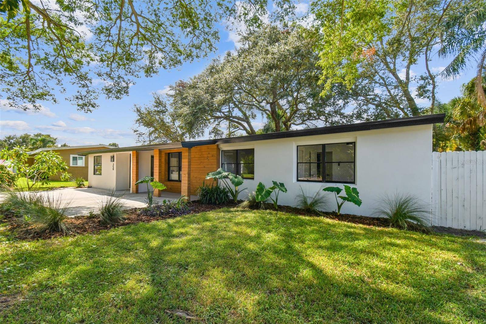 350 BARBARA CIR,  Belleair,  FL 33756
