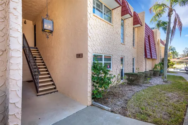 Seminole, FL 33777,122 CEDARWOOD CIR #122