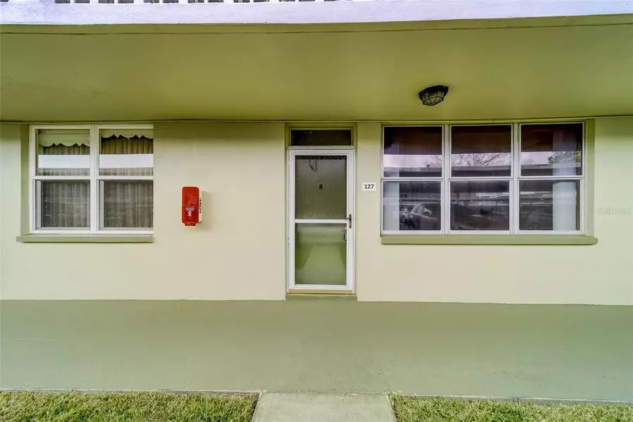 4890 BAY ST NE #127, St Petersburg, FL 33703