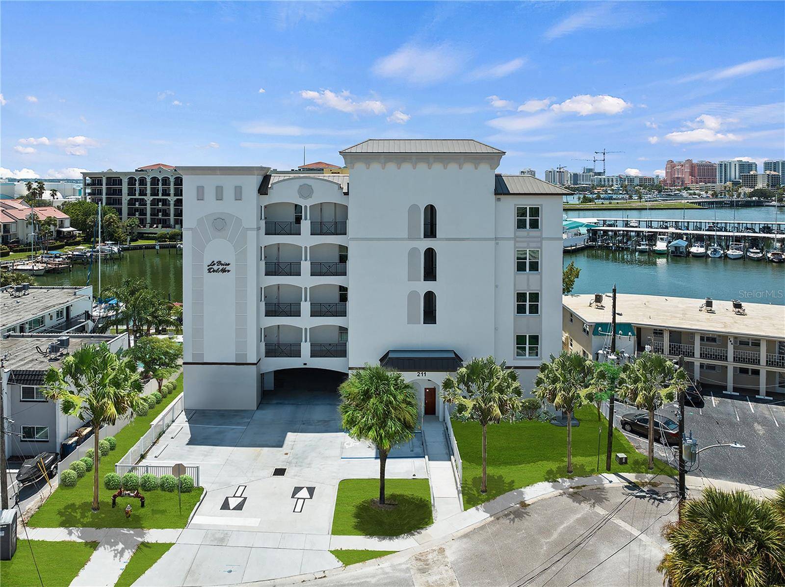 Clearwater, FL 33767,211 DOLPHIN PT #303