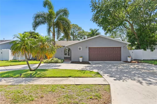 6073 TANGLEWOOD DR NE, St Petersburg, FL 33703