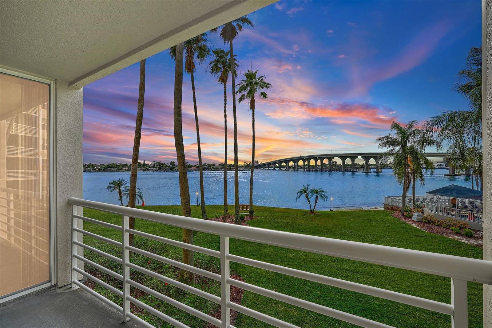 St Petersburg, FL 33715,5901 BAHIA DEL MAR CIR #221