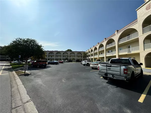 Clearwater, FL 33763,2258 WORLD PARKWAY BLVD W #Unit 8