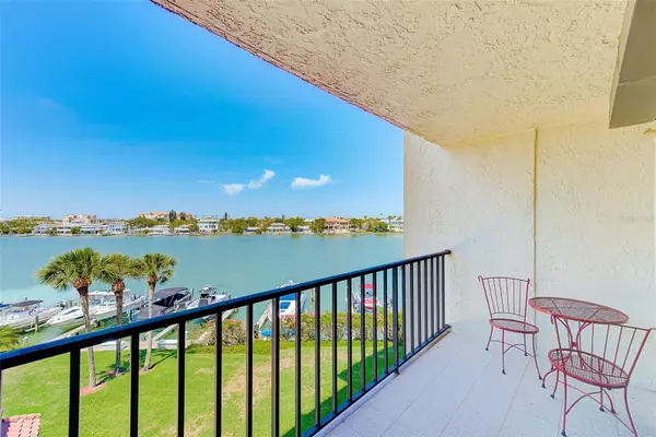 Clearwater Beach, FL 33767,736 ISLAND WAY #404