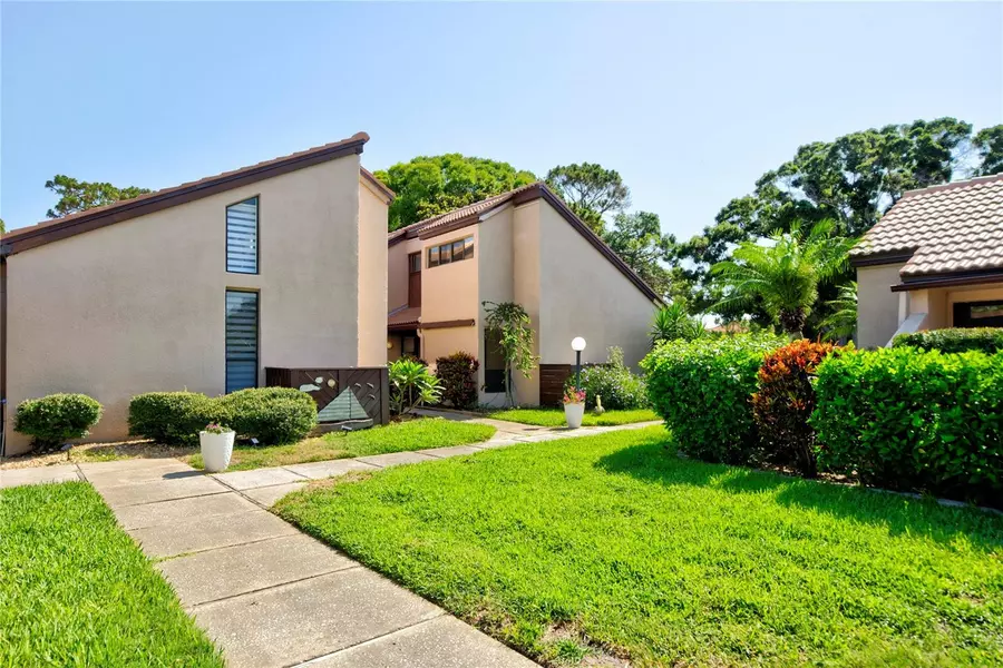 6315 PELICAN CREEK XING #6315, Saint Petersburg, FL 33707