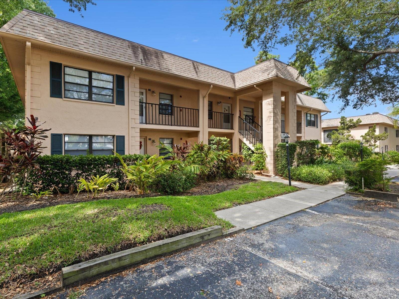49 W CENTER ST #113,  Tarpon Springs,  FL 34689