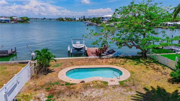 16313 REDINGTON DR, Redington Beach, FL 33708