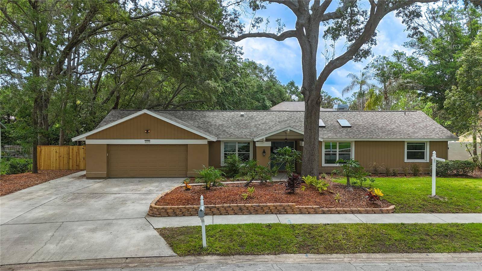 2379 BARCELONA DR, Dunedin, FL 34698
