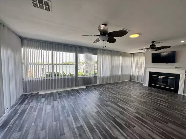 Clearwater Beach, FL 33767,94 DEVON DR