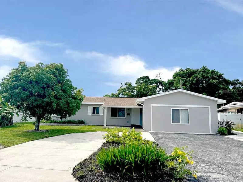 1735 LAKEWOOD DR S, St Petersburg, FL 33712