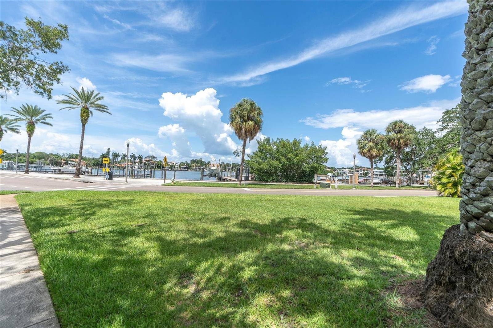 St Petersburg, FL 33704,1956 COFFEE POT BLVD NE