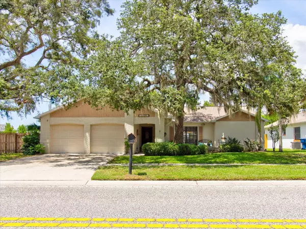 2435 HOLIDAY LAKE DR, Holiday, FL 34691