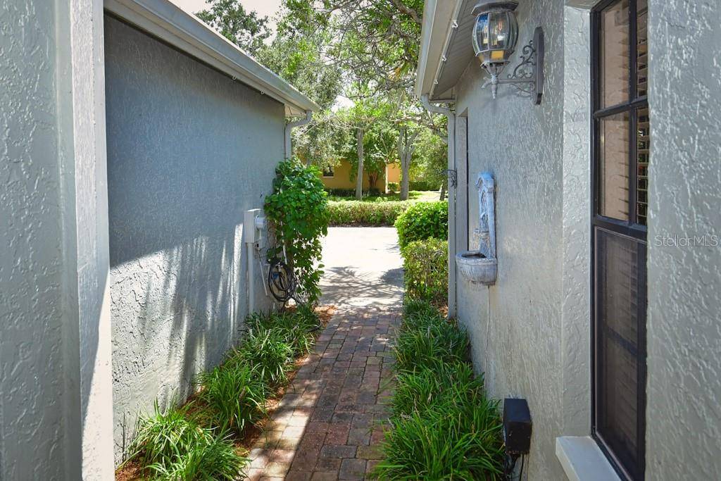 St Petersburg, FL 33702,903 SAN CARLOS AVE NE