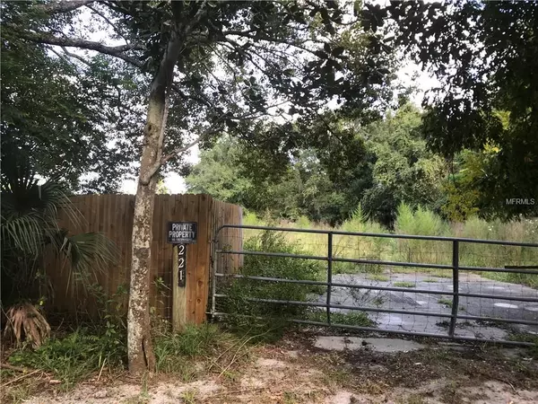 221 DIXON LAKE RD, Osteen, FL 32764