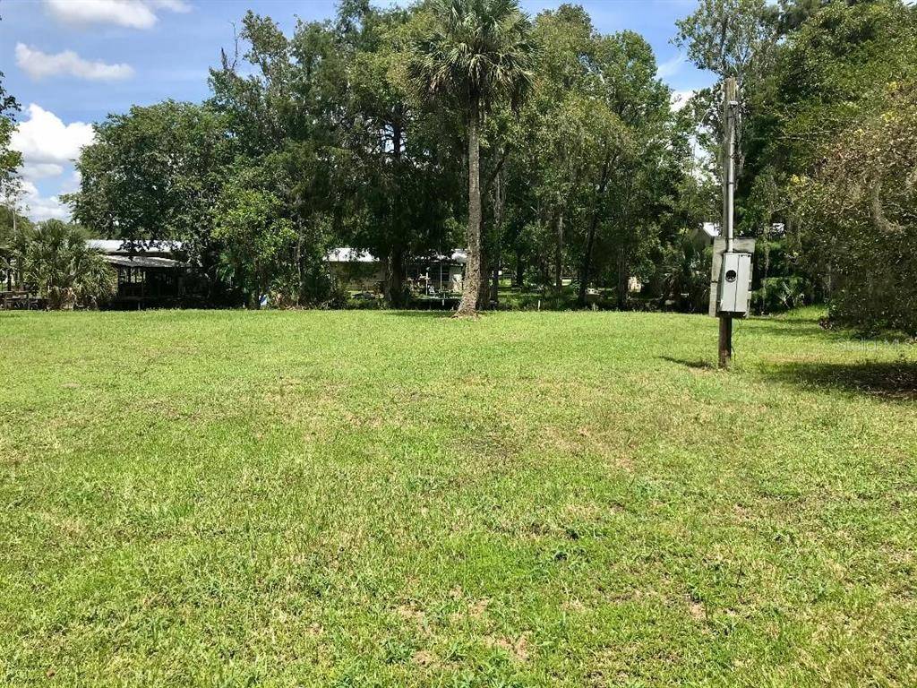 56320 CHERRY TREE RD, Astor, FL 32102