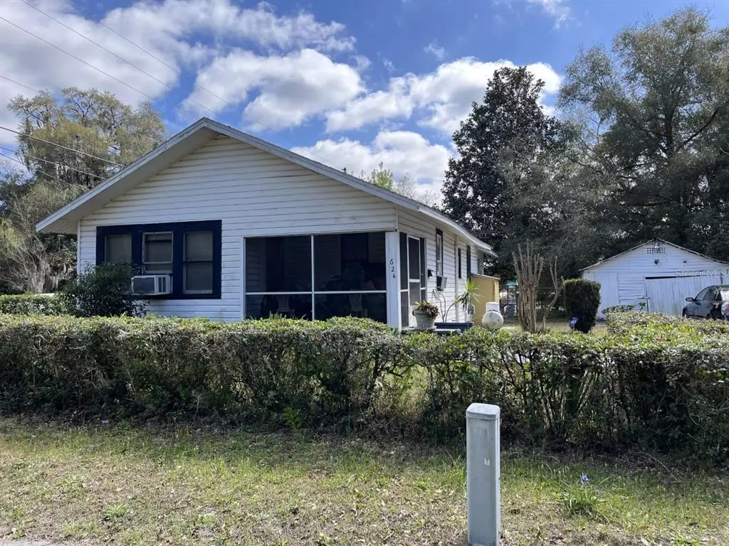 Deland, FL 32724,624 E HOWRY AVE