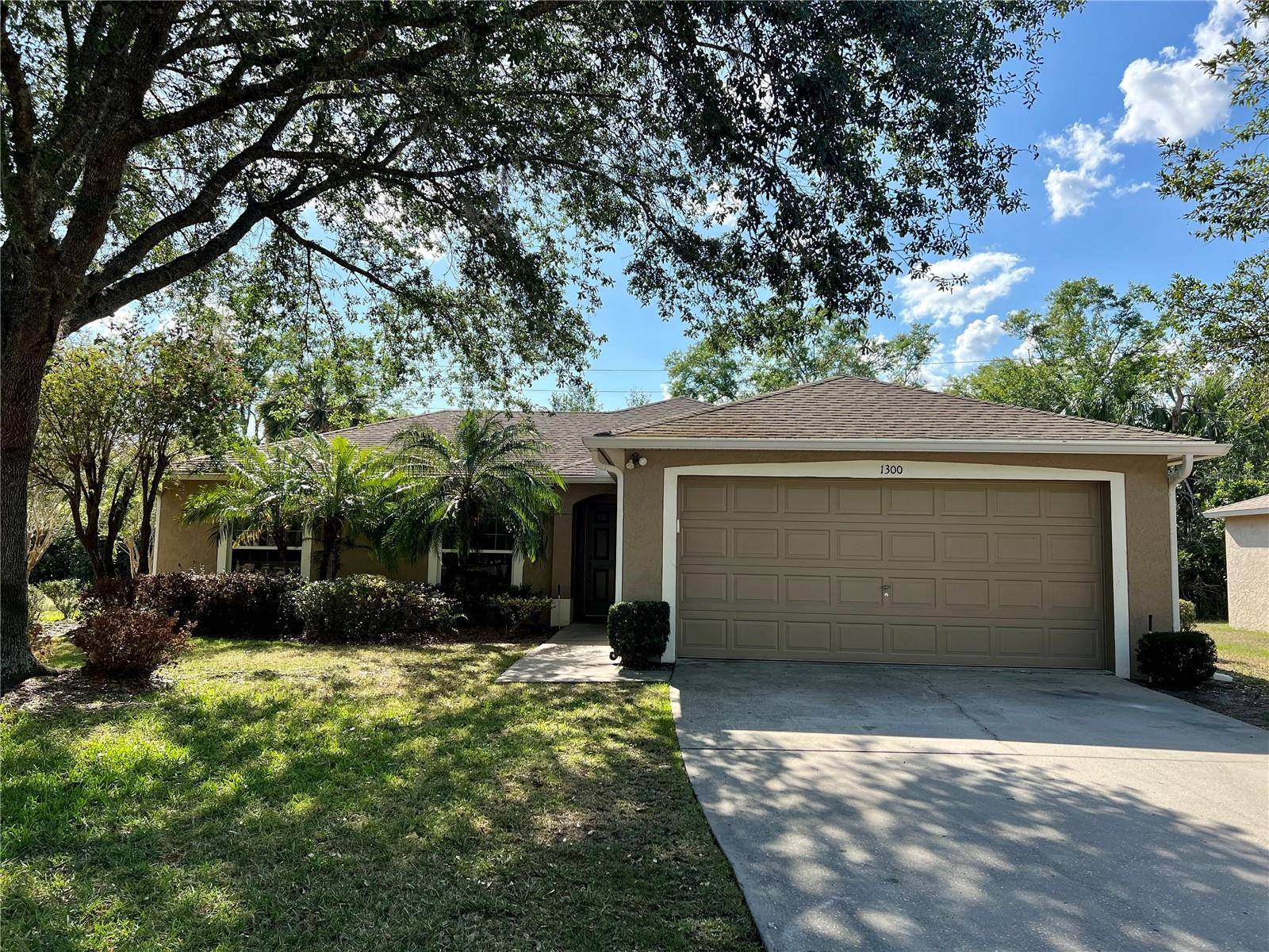1300 BENTON LAKE DR E, Deland, FL 32724