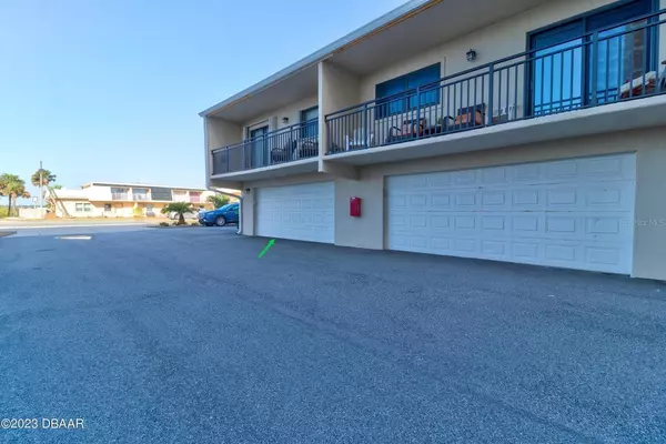 Daytona Beach Shores, FL 32118,3761 S ATLANTIC AVE #120