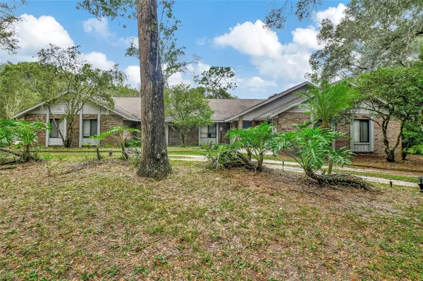 1915 DEERFOOT RUN CT, Deland, FL 32720