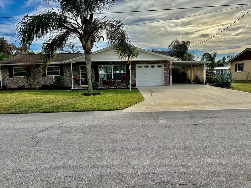 1603 PARADISE LN, Astor, FL 32102