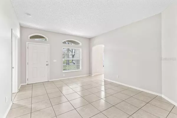 Edgewater, FL 32141,2124 UMBRELLA TREE DR