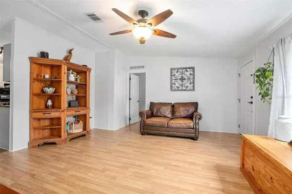 Osteen, FL 32764,680 PELL RD