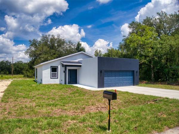 28 GUAVA LN, Ocklawaha, FL 32179